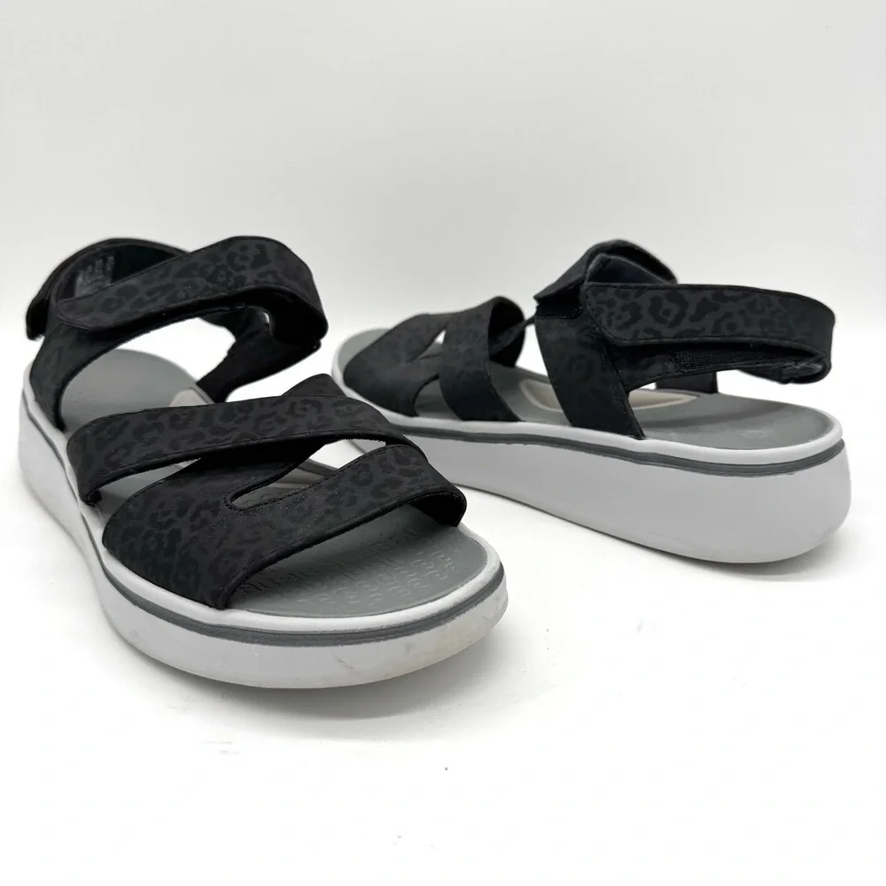BZees traveler Comfort Sandal Black tonal animal print